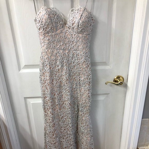 Evening gown barely used like new condition - Picture 2 of 7